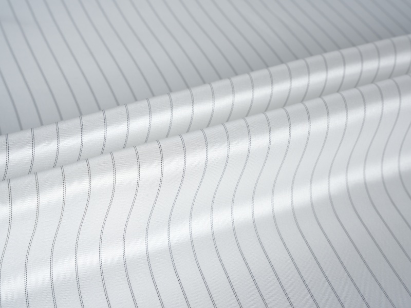 ポリエステルは糸染色された袖の裏地生地を吸収します