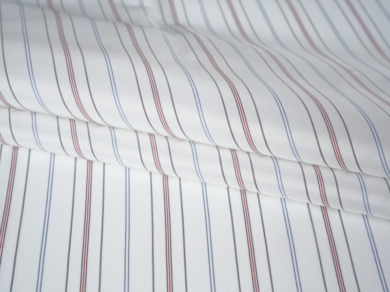 ポリエステルの糸染色された袖の裏地生地